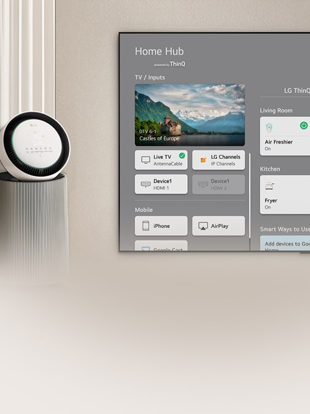 Ein Logo von LG ThinQ™, matter und Apple Home. Ein an der Wand montierter LG TV und ein LG PuriCare™ Object Collection 360° auf der linken Seite. Der Fernseher zeigt Home Hub an und ein Mauszeiger klickt auf „Luftreiniger“ und der LG PuriCare™ Object Collection 360° wird aktiviert.