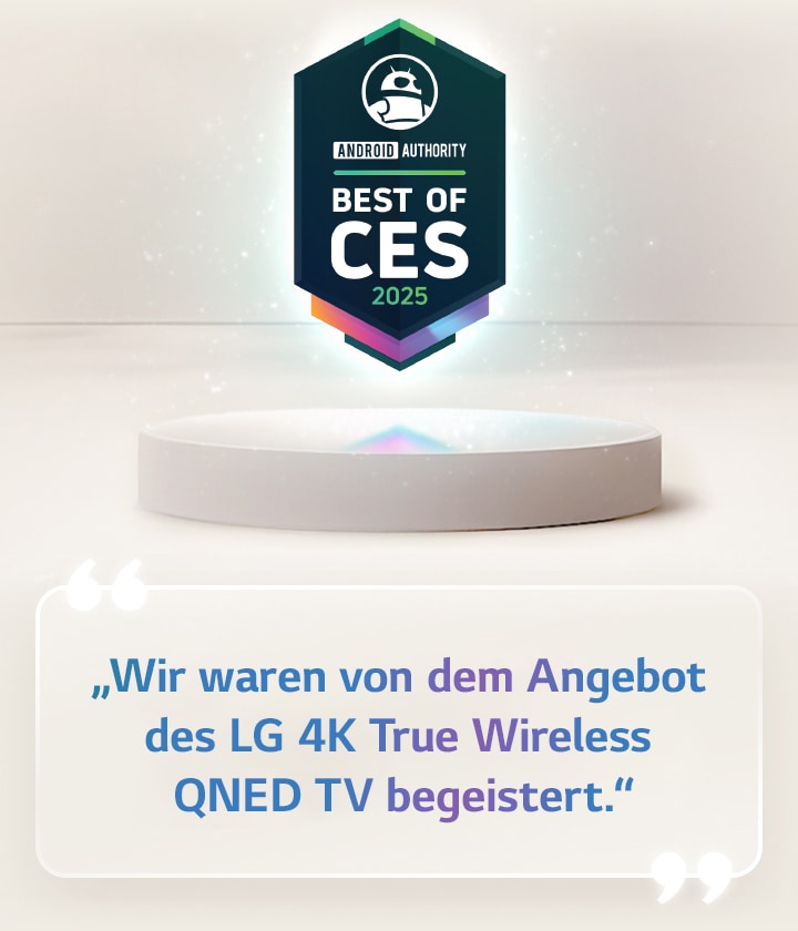 Die Auszeichnung „Best of CES 2025“ von Android Authority schwebt über einem Podest. An der Seite befindet sich ein vergrößertes Zitat von Android Authority: „Wir sind von dem Angebot des LG 4K True Wireless QNED TV begeistert.“ 