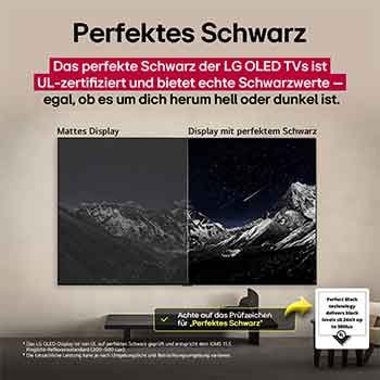 Wohnzimmer mit einem an der Wand montierten LG OLED TV. Auf dem Fernseher ist eine Bergkette vor einem dunklen, sternenübersäten Abendhimmel zu sehen. Diese Szene ist in zwei Hälften geteilt, um zu zeigen, wie Perfektes Schwarz echte Schwarzwerte liefert – egal, ob es um dich herum hell oder dunkel ist. Die eine Seite der Szene zeigt eine trübe, grauere Version des Querformat-Displays mit der Aufs