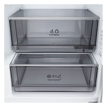 Nahaufnahme des LG Kühl-/Gefrierschrank (GBBS726CPY) Weinregals mit vier Flaschen und einer Schachtel Macarons mit im kreisförmigen Bild vergrößertem Gestelldesign