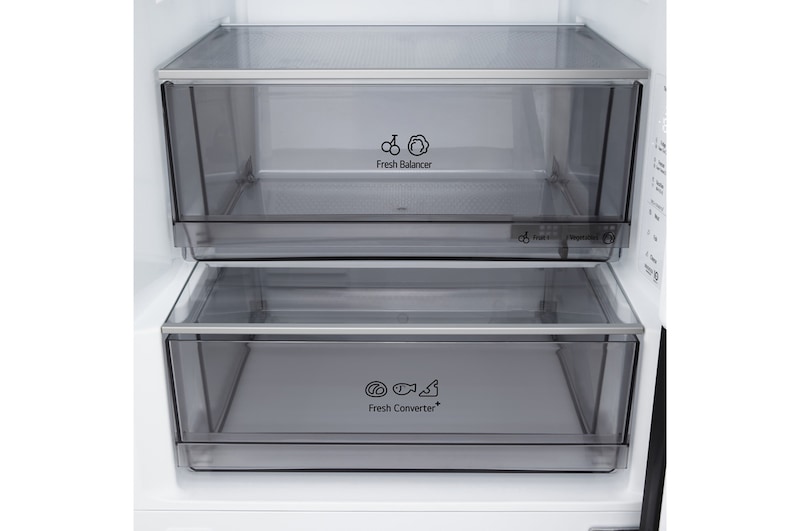 Nahaufnahme des LG Kühl-/Gefrierschrank (GBBS726CPY) Weinregals mit vier Flaschen und einer Schachtel Macarons mit im kreisförmigen Bild vergrößertem Gestelldesign