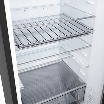 LG Unterer Gefrierschrank (GBBS726CPY) bündig installiert in hoher warmer beigefarbener Wand mit weißen Pfeilen, welche auf die Oberseite und die vorderen Oberflächen zeigen