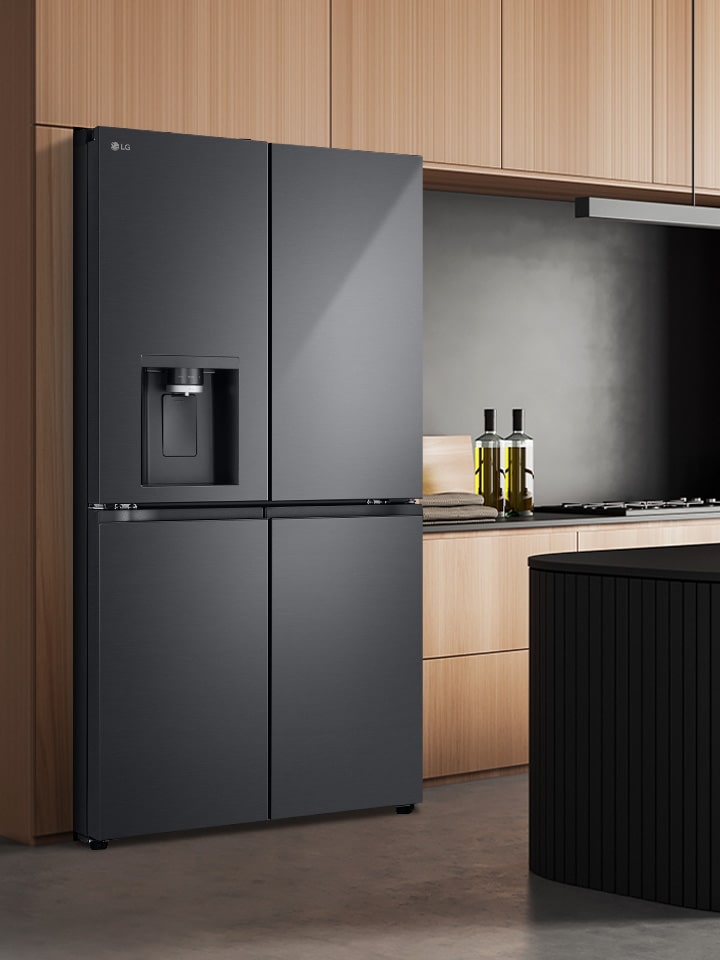 LG Multi-Door Kühlschrank in einer modernen Küche.