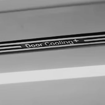Nahaufnahme eines Luftkanals für „DoorCooling“ an einem mehrtürigen LG Kühlschrank.