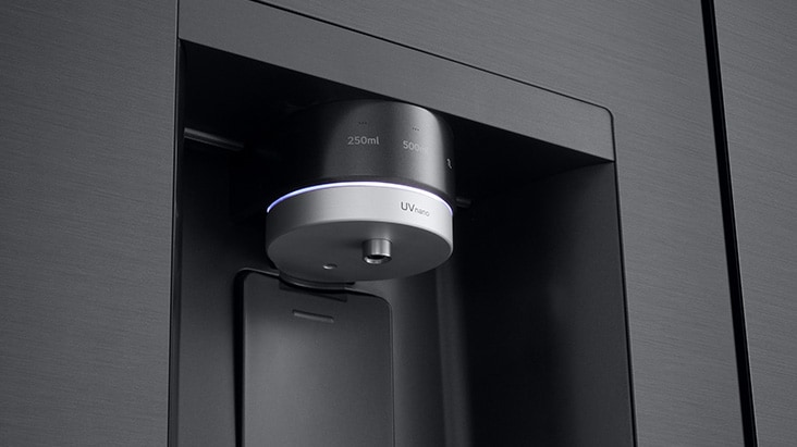 Nahaufnahme eines Wasserdosierers mit Eigenschaft „Smart Fill“.