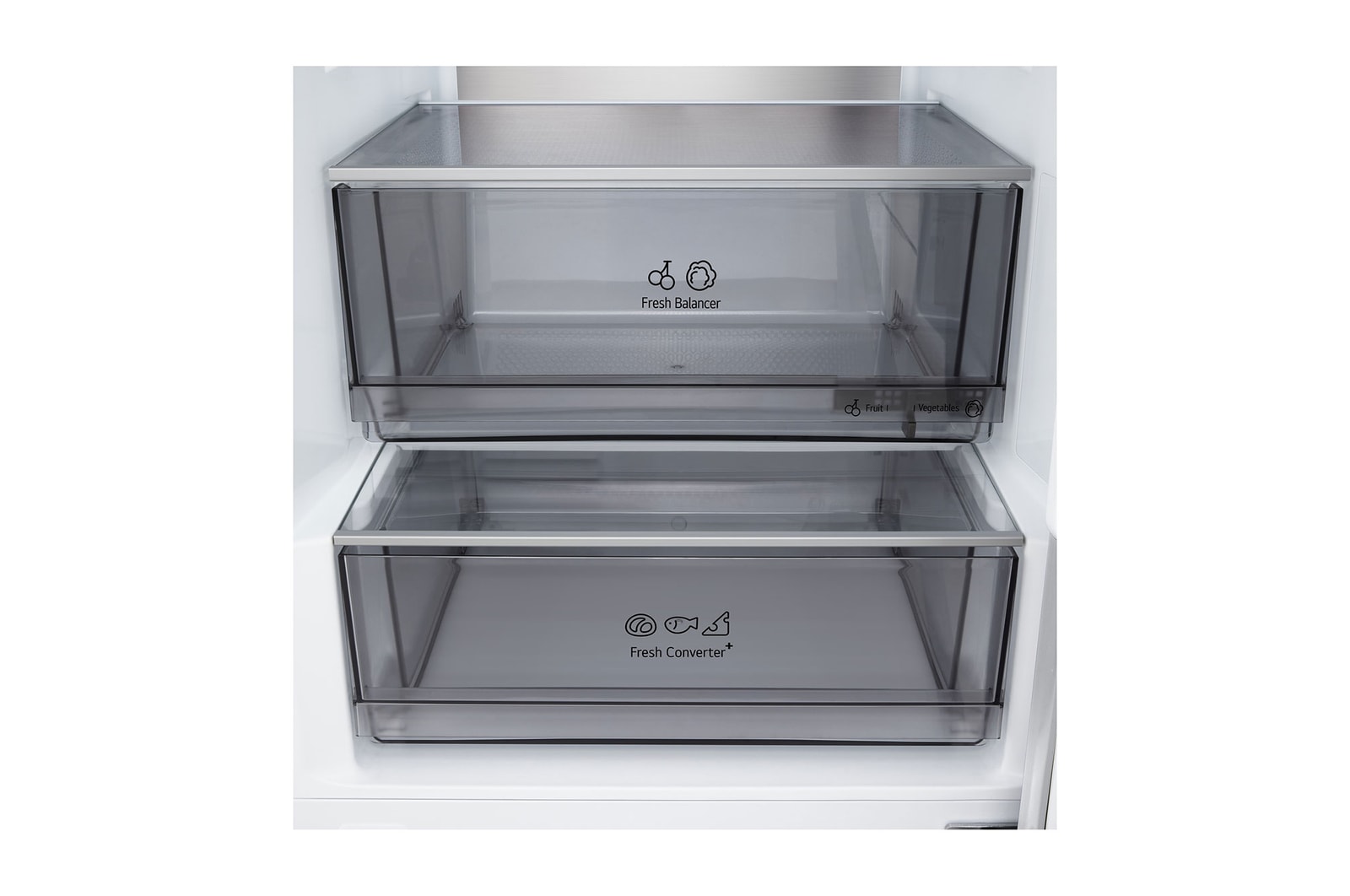 LG Unterer Gefrierschrank (GBBS726CPY) im Wohnbereich mit Blick auf die nächtliche Stadt, KI-Sparmodus-Grafik und schwankender Energietabelle