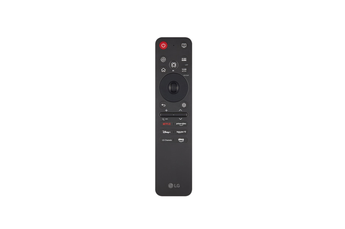 Weite Ansicht eines Wohnzimmers in einem hochwertigen Haus. Ein Mann sieht sich einen Film auf seinem an der Wand montierten LG OLED-Fernseher an. Das Design des Fernsehers fügt sich elegant in die Wand und die Inneneinrichtung ein.