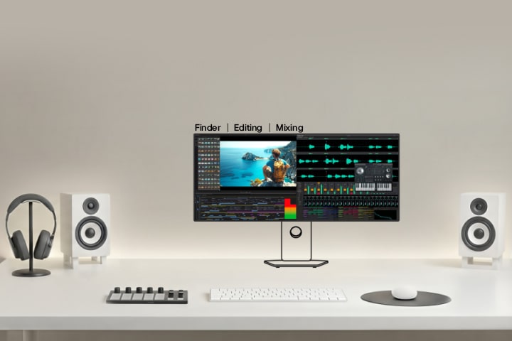 Dieses Video zeigt eine kreative Monitoranordnung für Video- und Sound-Produzenten, bei der der Hauptmonitor die Bearbeitungszeitleiste und das Vorschaufenster anzeigt, während die sekundären Monitore Audiospuren, Werkzeuge und Bedienfelder anzeigen, um den professionellen Workflow bei der Videobearbeitung und Soundproduktion zu unterstützen.