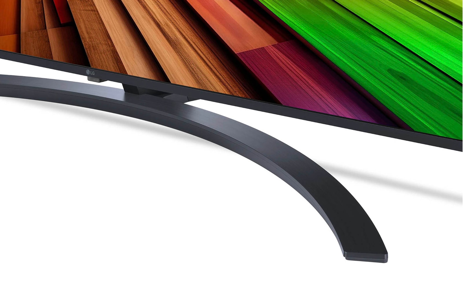 Detailansicht des zentralen Standfußes des LG UHD AI ThinQ 4K UT81 Smart TV mit geschwungener Form.