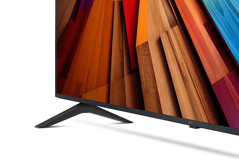 Vergrößerte Ansicht des rechten Standfußes und unteren Rahmens des LG UHD AI ThinQ 4K UT80 Smart TV.