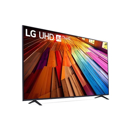 Schräg-hinten-links Ansicht des LG UHD AI ThinQ 4K UT80 Smart TV mit Fokus auf Standfuß und schlankes Gehäuse.