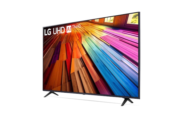 Schräg-vorne-links Ansicht des LG UHD AI ThinQ 4K UT80 Smart TV mit farbenfrohem Bildinhalt auf dem Display.