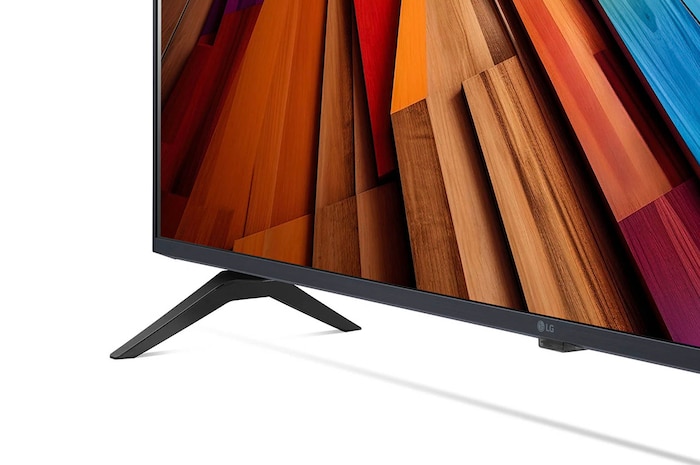 Nahaufnahme der Oberkante des LG UHD TV UT80