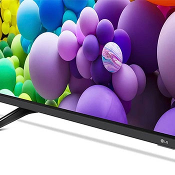 Detailansicht des Standfußes des LG UHD AI ThinQ 4K UT73 Smart TV und der Unterkante des Bildschirms.
