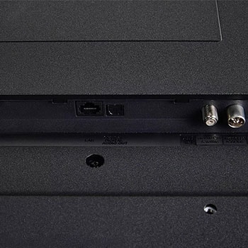 Detailansicht der Rückseite des LG UHD AI ThinQ 4K UT73 Smart TV mit Koaxial- und Antennenanschlüssen.