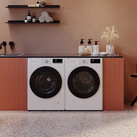 Der weiße LG 8 kg Trockner V9R09TC, als Paar neben einer passenden Waschmaschine in einem stilvollen, modernen Waschraum installiert, mit Energieeffizienzklasse C.