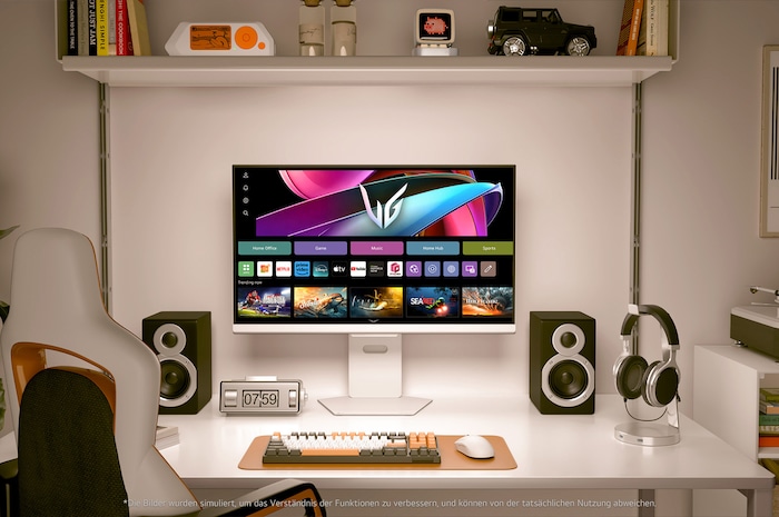 Auf einem modernen Schreibtisch zeigt der LG UltraGear Gaming Monitor 32-inch Apps und Streaming für All-in-One Entertainment
