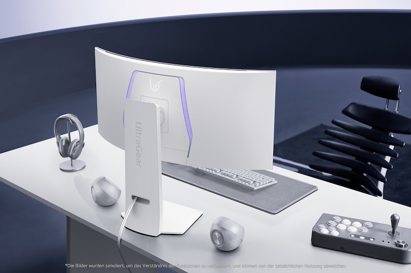 34-Zoll Curved Gaming Monitor in modernem Setup, bietet immersive Visuals und flüssige Performance.