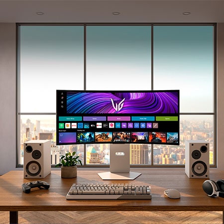 LG UltraGear 34-Zoll OLED Gaming-Monitor auf modernem Schreibtisch mit Gaming-Zubehör und Stadtblick im Hintergrund.
