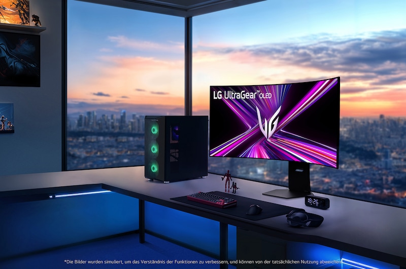 LG UltraGear 45-Zoll OLED Gaming-Monitor auf modernem Schreibtisch mit Gaming-Zubehör und Stadtblick im Hintergrund.