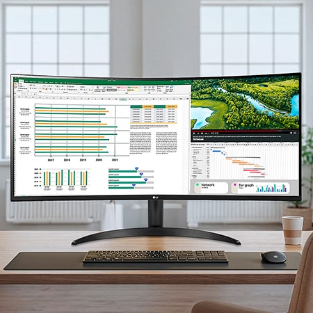 LG UltraWide 34-Zoll Monitor auf modernem Schreibtisch, optimiert für Multitasking mit professionellem Produktivitäts-Setup.