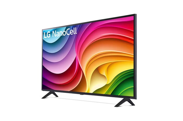 Schrägansicht des LG NanoCell AI NANO82 4K Smart TV 2024 mit aktivem Bildschirm und realitätsnaher Farbwiedergabe.