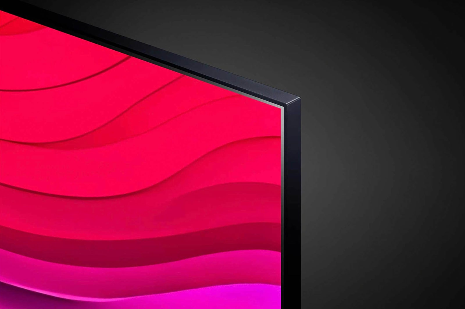 Detailansicht des oberen rechten Rahmens des LG NanoCell AI NANO81 4K Smart TVs mit schmaler Einfassung.