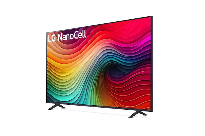 Schrägansicht des LG NanoCell AI NANO81 4K Smart TVs mit breitem Betrachtungswinkel und NanoColor-Technologie für satte Farben.
