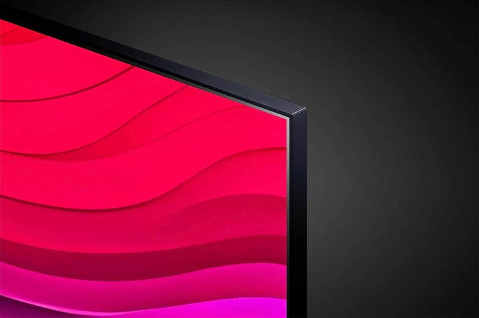 Detailansicht des oberen rechten Rahmens des LG NanoCell AI NANO81 4K Smart TVs mit schmaler Einfassung.