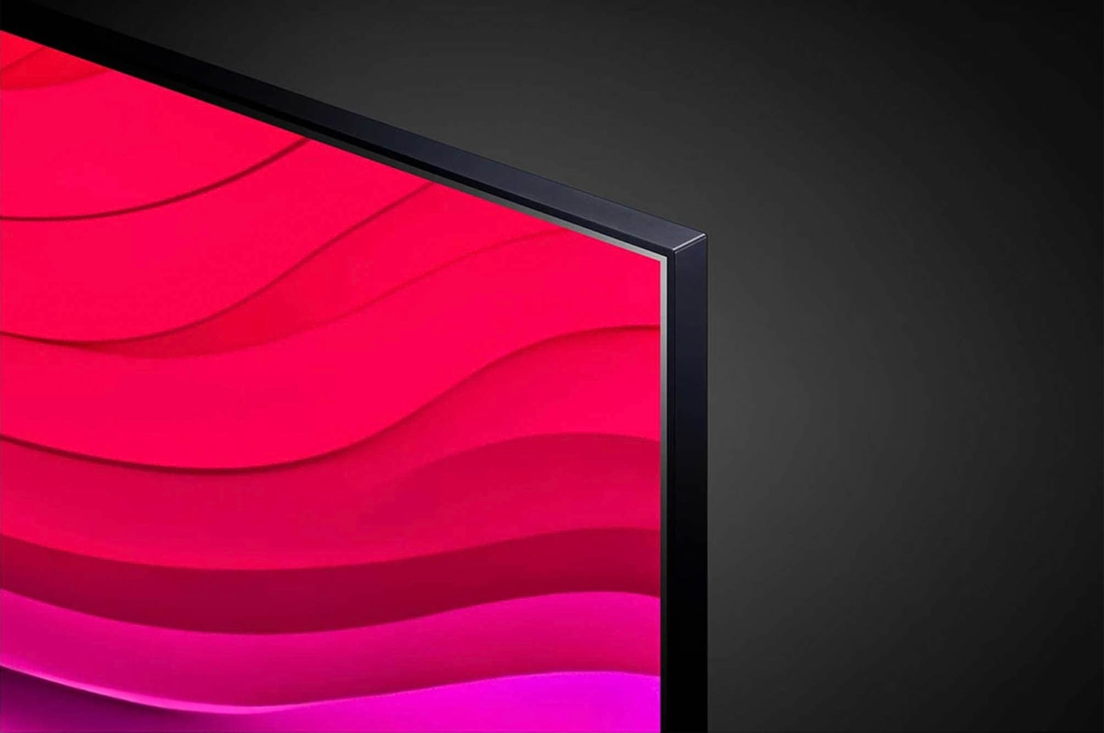 Detailansicht des oberen rechten Rahmens des LG NanoCell AI NANO81 4K Smart TVs mit schmaler Einfassung.
