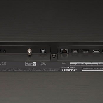 Anschlussübersicht auf der Rückseite des LG OLED evo AI C4 4K Smart TV mit HDMI-, USB-, LAN- und Antenneneingang.