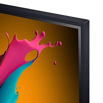 Nahaufnahme des schmalen Rahmens und des Designs der oberen rechten Ecke des LG QNED87 AI 4K Smart Fernsehers.