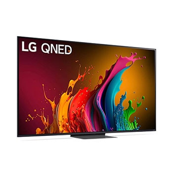 LG QNED87 AI 4K Smart Fernseher aus einer vorderen linken Perspektive, zeigt den Bildschirm mit lebendiger abstrakter Kunst.
