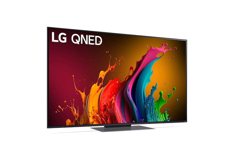 LG QNED87 AI 4K Smart Fernseher aus einer vorderen linken Perspektive, zeigt den Bildschirm mit lebendiger abstrakter Kunst.