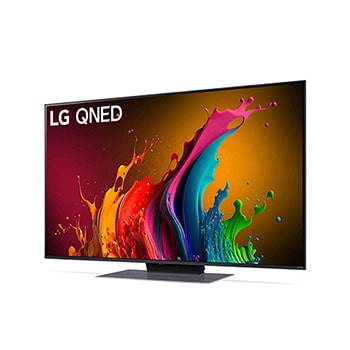 LG QNED87 AI 4K Smart Fernseher aus einer vorderen rechten Perspektive betrachtet, zeigt lebendige Farben auf dem Bildschirm und den Standfuß.