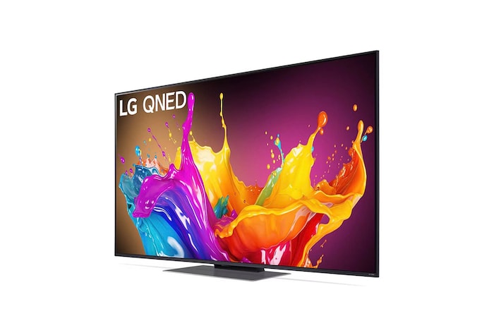 LG QNED86 AI 4K Smart Fernseher aus einer stärker angewinkelten vorderen rechten Perspektive betrachtet, hebt das Seitenprofil und das Standfußdesign hervor.