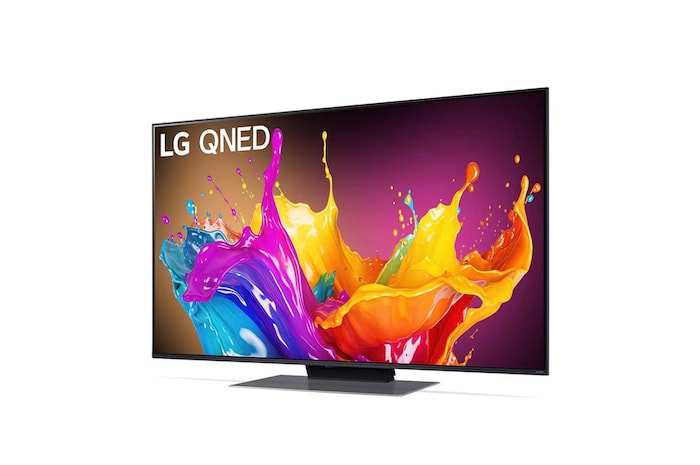 LG QNED86 AI 4K Smart Fernseher aus einer vorderen rechten Perspektive betrachtet, zeigt lebendige Farben auf dem Bildschirm und den Standfuß.