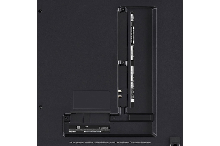 Nahaufnahme der Anschlüsse des LG QNED MiniLED AI QNED85 4K Smart Fernsehers, einschließlich Zugang zu HDMI, USB und Antenne.