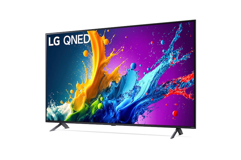 LG QNED80 AI 4K Smart Fernseher aus einer leichten vorderen rechten Perspektive, zeigt Bildschirm und Standfuß.
