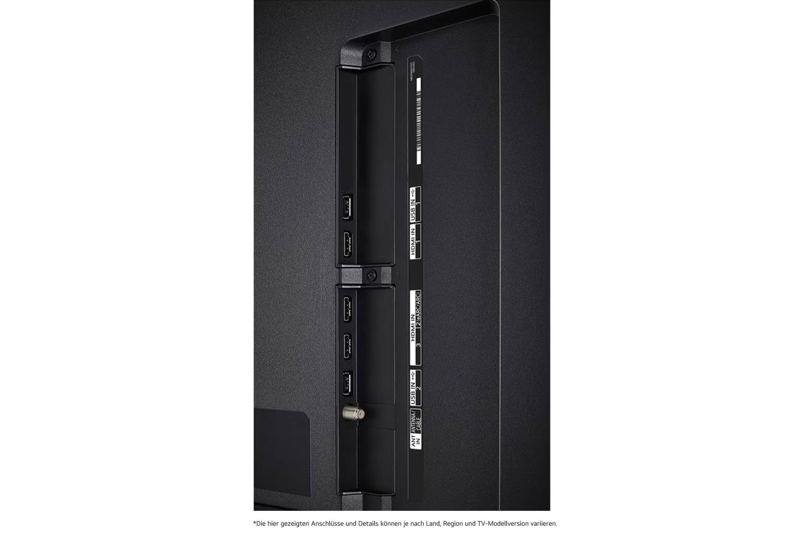 Detaillierte Nahaufnahme der seitlichen Anschlüsse des LG QNED80 AI 4K Smart Fernsehers, zeigt HDMI-, USB- und Antenneneingänge.
