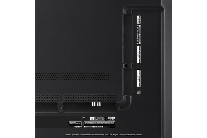 Nahaufnahme der Anschlüsse des LG QNED MiniLED AI QNED91 4K Smart Fernsehers, einschließlich Zugang zu HDMI, USB und Antenne.