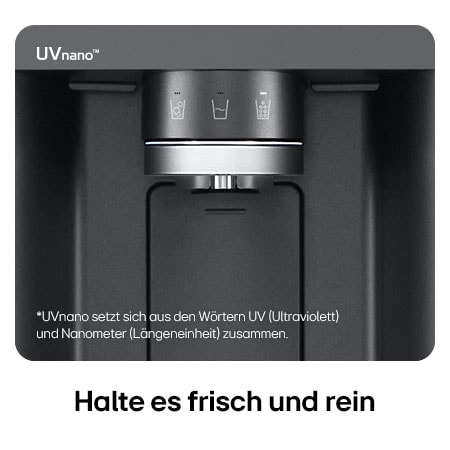 Nahaufnahme des Wasserspenders vom LG Multi-Door Kühlschrank GMG961EVKE in mattem Schwarz-Stahl, mit der UVnano™-Technologie, die die Wasserdüse mit UV-Licht reinigt.