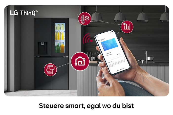 LG Multi-Door Kühlschrank GMG861EPAE und eine Hand, die die Temperaturkontrolle über die LG ThinQ™ App auf einem Smartphone verwaltet.
