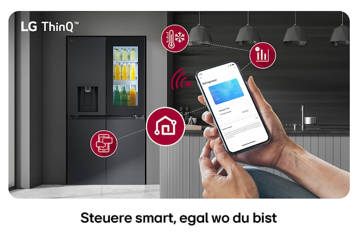 LG Multi-Door Kühlschrank GMG960EVEE in mattem Schwarz, mit dem LG ThinQ™ System, wobei die Temperatureinstellungen über eine Smartphone-App ferngesteuert werden.