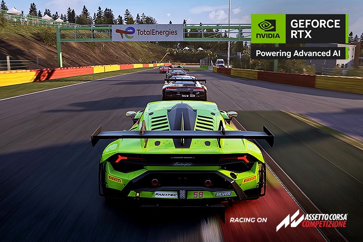 Eine Rennszene von Assetto Corsa Competizione, die einen leuchtend grünen Sportwagen zeigt, der eine Reihe von Autos auf einer Strecke anführt. Das NVIDIA GeForce RTX-Logo mit der Formulierung „Powering Advanced AI“ wird oben rechts angezeigt.