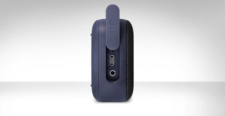Seitenansicht des LG XBOOM Go DXG1 mit Anschlüssen. 