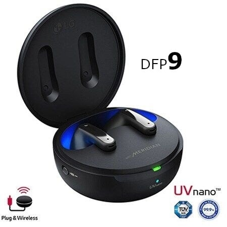 Ein mit einem Winkel von 15 Grad geöffnetes Lade-Etui bei eingeschalteter Stimmungsbeleuchtung. Die Logos von UVnano und Plug & Wireless sind ebenfalls zu sehen.