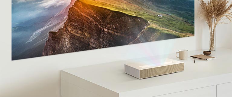 LG CineBeam mit minimalem Projektionsverhältnis liefert lebendige Bilder bei einem außergewöhnlich kurzen Projektionsabstand.