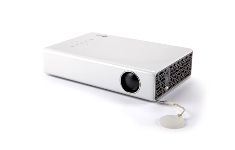 Vorderseite von Portabler HD Ready LED-Projektor (720p) mit 500 Lumen Helligkeit und Intel WiDi PB62G