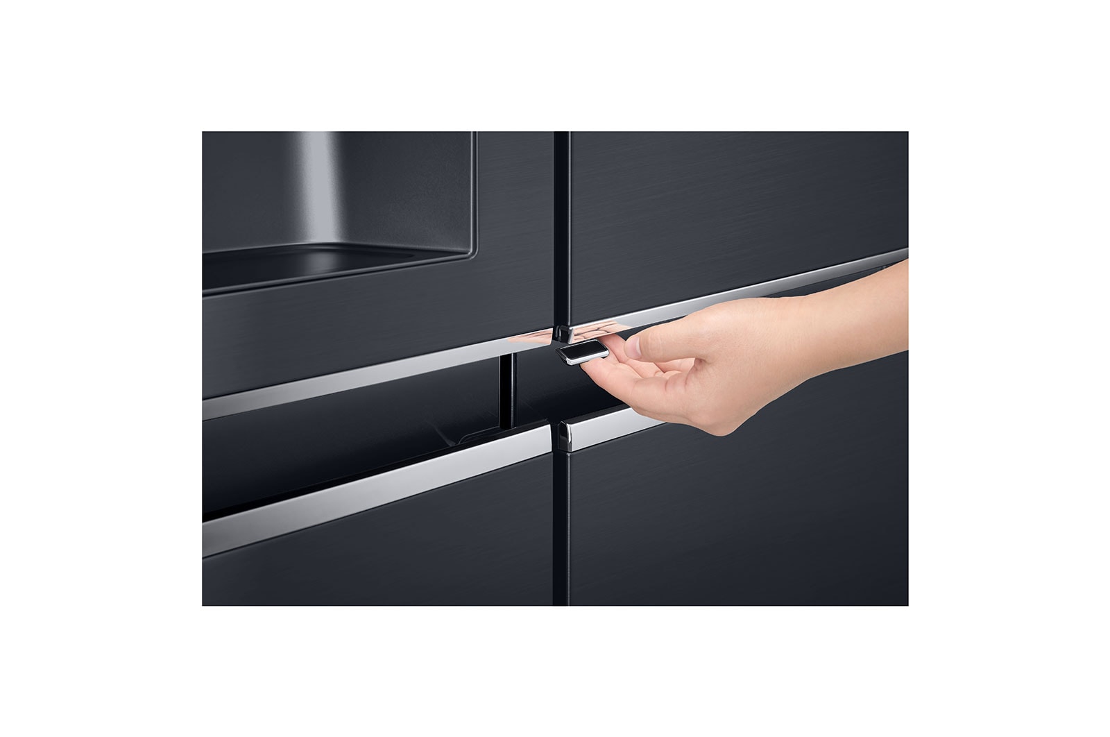 LG Side-by-Side mit Door-in-Door® | Eis-, Crushed Ice- und Wasserspender | 625 Liter Kapazität | Energieeffizienzklasse E | Interner Wassertank 4L | Matte Black Steel | GSJ761MCEE, GSJ761MCEE